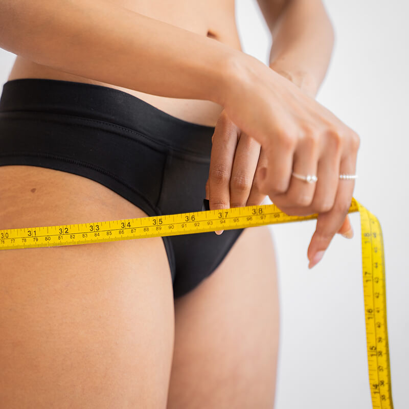 woman measuring hip circumference
